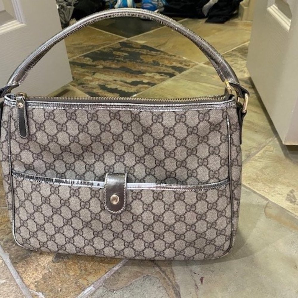 * AUTHENTIC *  Gucci bag